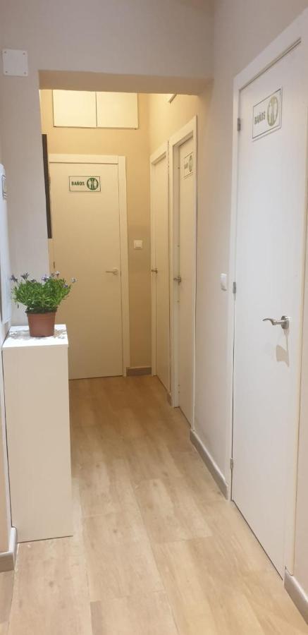 Traveller Host Hostel Madrid Exterior photo