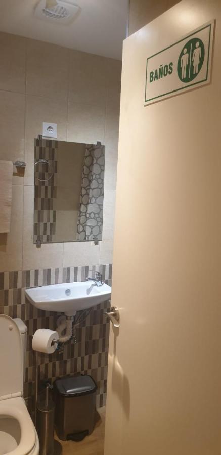 Traveller Host Hostel Madrid Exterior photo